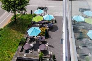 Darüber nur der Himmel! Sonniger Balkon mit Blick zum Park! Textilviertel! Holzböden! EBK! – Am Schäfflerbach 1a, 86153 Am Schäfflerbach, Augsburg – Vorschaubild 5