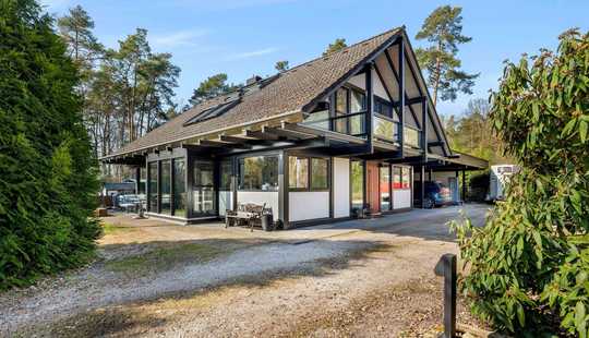 Bild von ACHTUNG, TRAUMHAUS! Fachwerk mit moderner Glasarchitektur