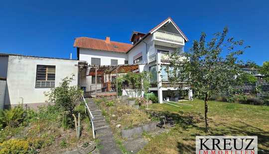 Bild von Großzügiges Zweifamilienhaus auf schönem Grundstück in Leeheim