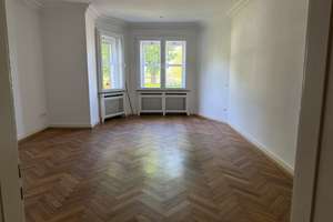 Denkmalgeschütze Erdgeschosswohnung in erster Rheinlage