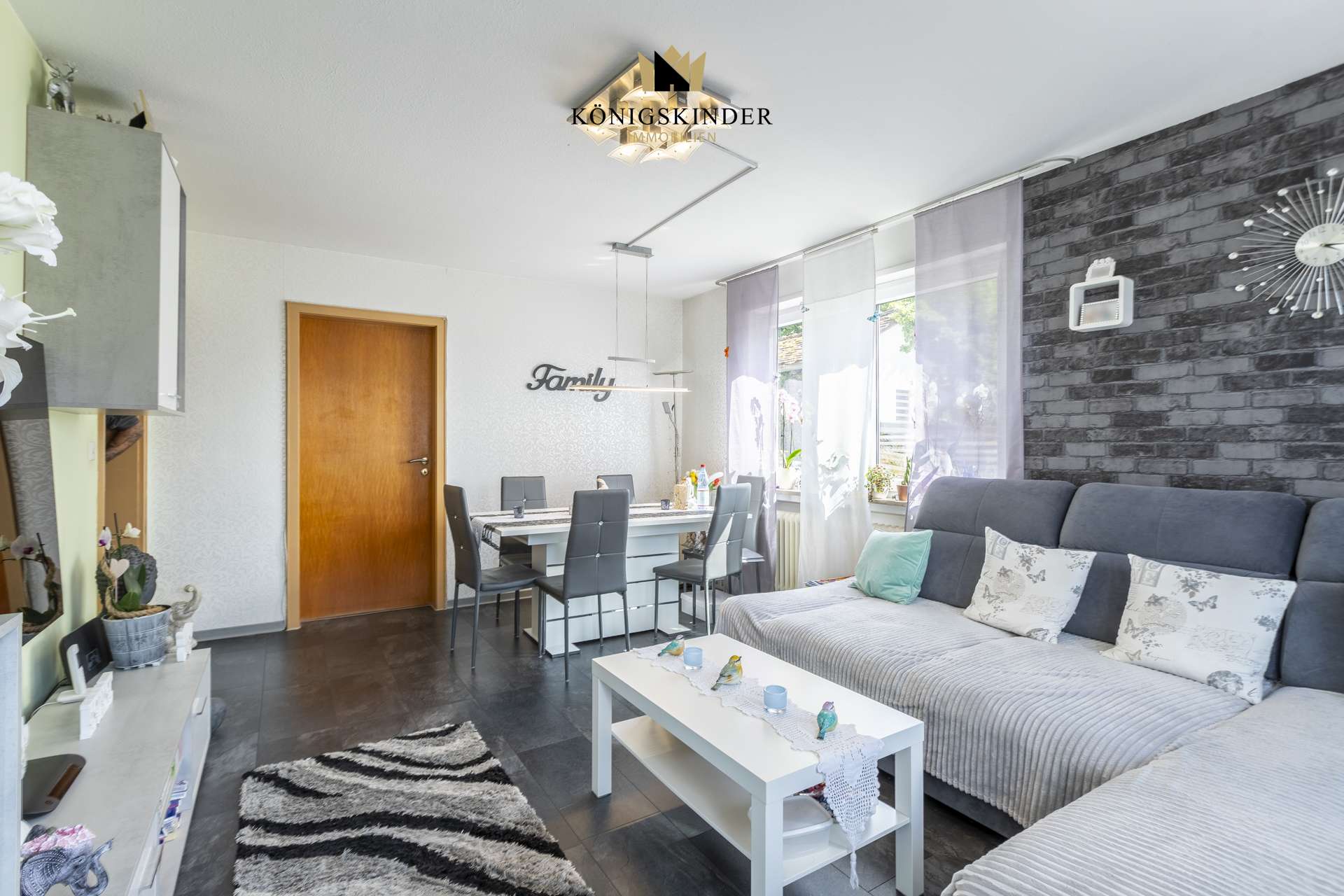 Immobilie in Renningen - Charmantes Zweifamilienhaus mit großem Garten und Potenzial in ruhiger Lage von Renningen-Malmsheim - Bild 2