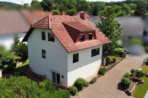 **Einfamilienhaus mit Möglichkeit einer zusätzlichen Bebauung in Linsengericht – Die vollständige Adresse der Immobilie erhältst du vom Anbieter., 63589 Linsengericht – Vorschaubild 1