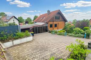 Idyllisches Blockhaus in Hanglage - Exklusives Wohnen mit Traumgarten und Teichanlage – Die vollständige Adresse der Immobilie erhältst du vom Anbieter., 31683 Obernkirchen – Vorschaubild 2