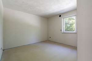Topmoderne Balkonwohnung mit zwei TG-Stellplätzen + KfW40 QNG – Am-hohen-Weg 8, 86676 Ehekirchen – Vorschaubild 3