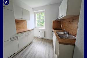 Direkt einziehen!! Helle 2-Zimmer-Wohnung + EINBAUKÜCHE + Tageslichtbad mit Wanne