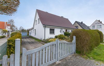 Solide Doppelhaushälfte mit weitläufigem Grundstück und Modernisierungspotenzial in Lunden
