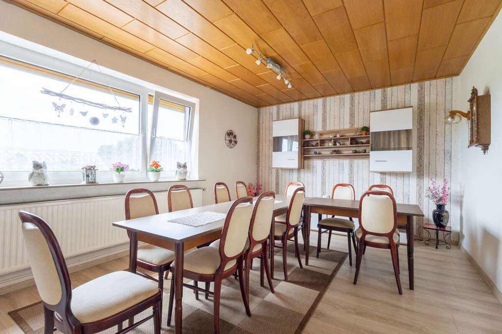 Immobilie in Südbrookmerland - Großzügiges Wohnhaus in zentraler Lage von Moordorf - Bild 3