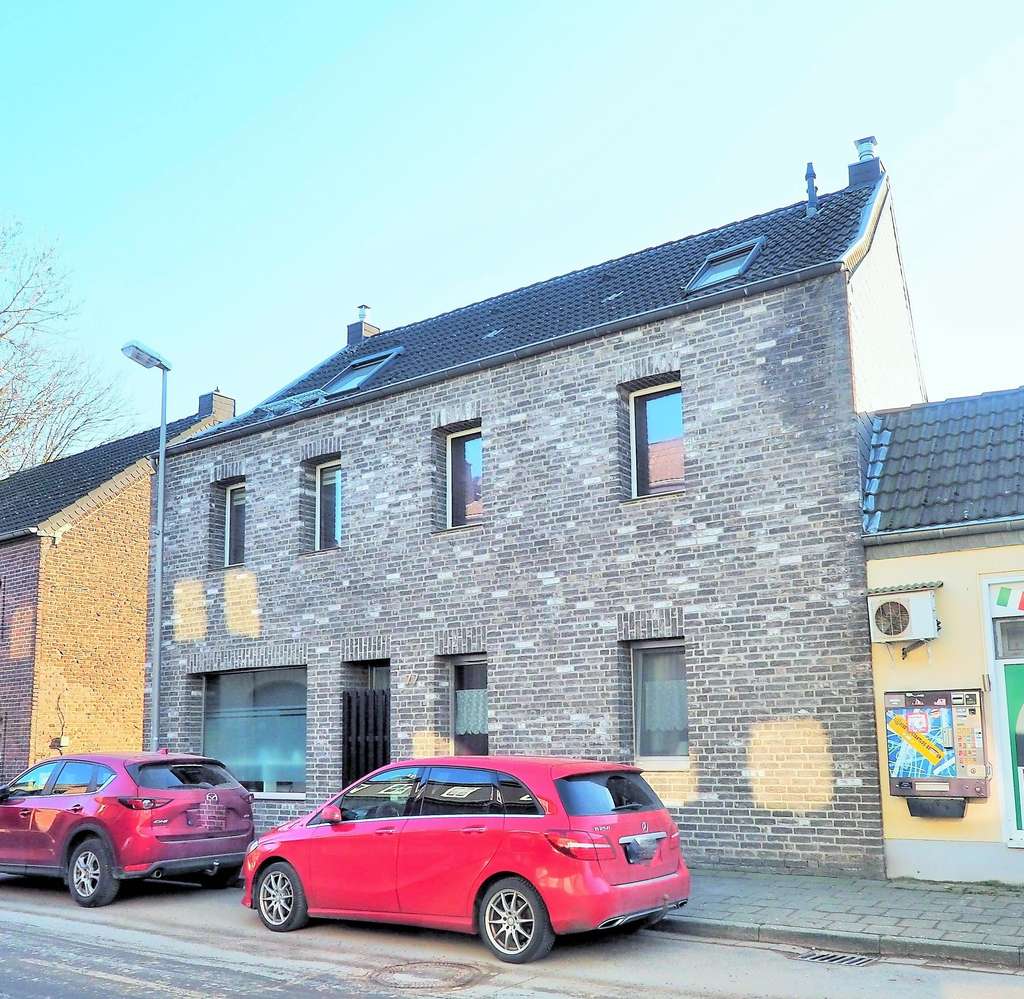 Immobilie in Bedburg - ++ Zweifamilienhaus + Hof-Apartment, Garage und diverse Anbauten für Hobby und mehr! ++ - Bild 0