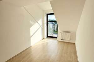 Charmante Dachgeschosswohnung mit Balkon und offenem Wohnkonzept