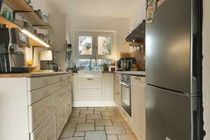 Perfekt für die Familie: Saniertes Reihenmittelhaus mit Sonnen-Terrasse und Kaminflair – Die vollständige Adresse der Immobilie erhältst du vom Anbieter., 22457 Schnelsen, Hamburg – Vorschaubild 4