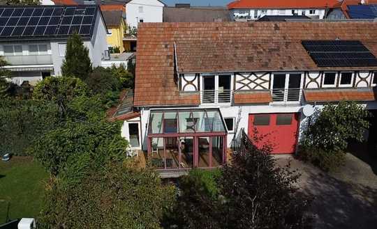 DHH mit Garten und Halle in ruhiger Lage