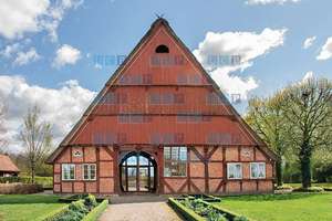 Keine Käufercourtage! Kaufpreis auf Anfrage!  Nobler Landsitz, saniert! mit Nobless und Stil! – Die vollständige Adresse der Immobilie erhältst du vom Anbieter., 25358 Horst (Holstein) – Vorschaubild 2