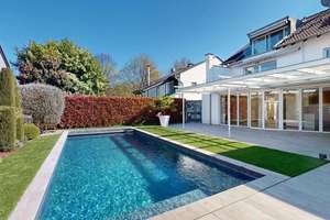 Exklusives Wohnen in bester Lage - Traumgarten mit Pool inklusive