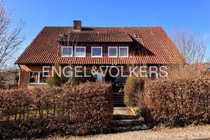 Großzügiges Mehrfamilienhaus in ruhiger Lage mit schönem Ausblick! – Die vollständige Adresse der Immobilie erhältst du vom Anbieter., 37136 Waake – Vorschaubild 1