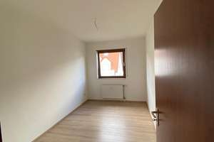 In Reilingen: Frisch renovierte 3 ZKB mit Balkon und Tiefgaragenstellplatz – 68799 Reilingen – Vorschaubild 8