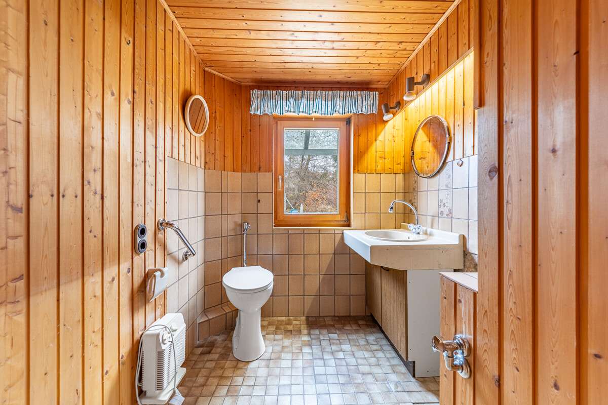 Immobilie in Tutzing - Einfamilienhaus mit großem Grundstück
& viel Raum für neue Ideen - Bild 0