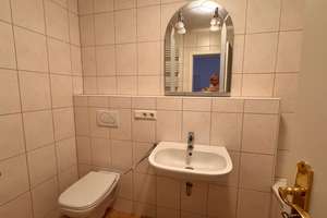SCHÖNE UND GEPFLEGTE 3-ZIMMER-ALTBAUWOHNUNG NAHE DER WIESBADENER FUSSGÄNGERZONE! – Wörthstr. 5, 65185 Mitte, Wiesbaden – Vorschaubild 9