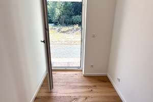 136qm eigener Garten direkt an der Terrasse! KfW 55 EE Energie A+ Eigentumswohnung im Gartengeschoss – Drahtzieherstraße 7, 90453 Krottenbach, Mühlhof, Nürnberg – Vorschaubild 16