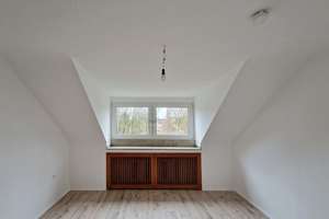 Wunderschöne Dachgeschosswohnung mit zwei lichtdurchfluteten Zimmern sucht DICH! Essen-Karnap! – Dinastraße 10, 45329 Karnap, Essen – Vorschaubild 2