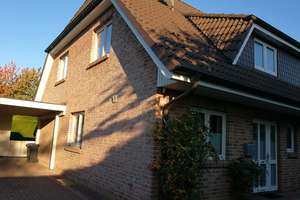 SUPER-ANGEBOT: Schöne Doppelhaushälfte m. Vollkeller, Kaminschornstein u. Carport m. Abstellraum – Kirschenweg 23b, 24558 Henstedt-Ulzburg – Vorschaubild 3