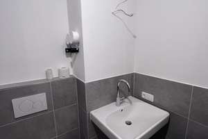 Hochwertig sanierte 4-Zimmer-Wohnung am Rathausplatz |  96qm | 2 Balkone | Aufzug | TG – Rathausplatz 4, 85748 Garching bei München – Vorschaubild 9