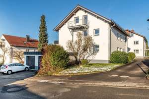 Sehr gepflegtes 3-Familienhaus mit 3 Garagen – Die vollständige Adresse der Immobilie erhältst du vom Anbieter., 78048 Villingen, Villingen-Schwenningen – Vorschaubild 2