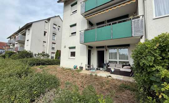 Moderne 4-Zimmer-Wohnung mit Terrasse, Garten und Tiefgaragenstellplatz