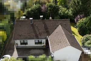 Rösrath-Kleineichen: Vermietetes, freistehendes Einfamilienhaus in zweiter Reihe! – Die vollständige Adresse der Immobilie erhältst du vom Anbieter., 51503 Rösrath – Vorschaubild 2