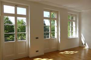 Exklusives Wohnen im Windscheidpalais: 3-Zimmerwohnung mit sonnigen Balkon und TG-Stellplatz!