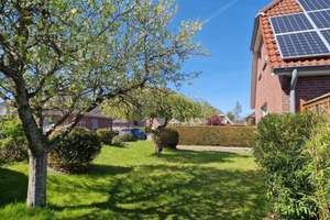 Grün, modern und strandnah: Repräsentatives Zuhause mit eigener Sonnenenergie – Die vollständige Adresse der Immobilie erhältst du vom Anbieter., 25836 Garding – Vorschaubild 3