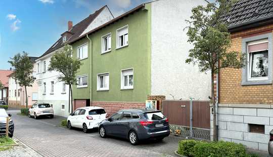 Bild von Zweifamilienhaus in zentraler Lage und mit großem Garten (mietfrei)