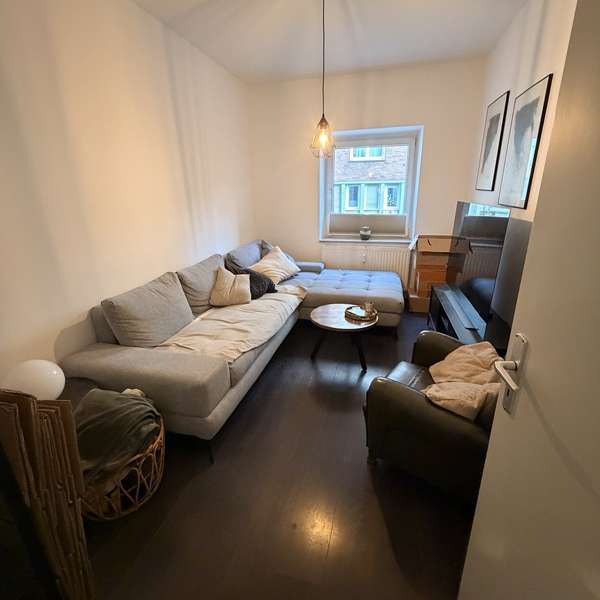 *** Moderne 4-Zimmer-Wohnung mit Stellplatz & zwei Bädern ***