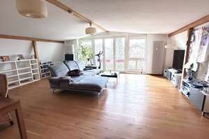 ***Loft-artige*** 2,5-Zimmer-Mansardenwohnung ***absolut ruhige Lage***