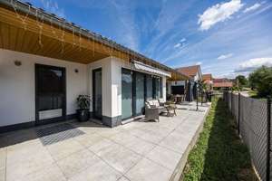 Moderner Bungalow mit Einliegerwohnung in ruhiger Lage