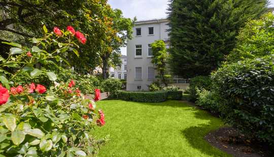 Bild von Rarität in Bestlage: Altbau-Stadtvilla mit großem Garten und Doppelgarage