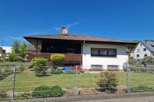 Gepflegtes Einfamilienhaus im Bungalowstil mit schönem Grundstück in Langenbach! – Die vollständige Adresse der Immobilie erhältst du vom Anbieter., 56470 Bad Marienberg (Westerwald) – Vorschaubild 4