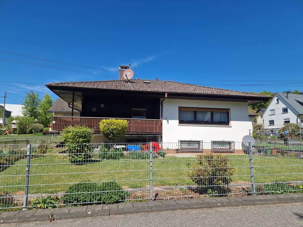 Immobilie in Bad Marienberg (Westerwald) - Gepflegtes Einfamilienhaus im Bungalowstil mit schönem Grundstück in Langenbach! - Bild 3