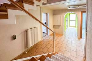 Raum für Ideen: Großzügiges Wohnhaus mit Garage, Hof und Scheune – Die vollständige Adresse der Immobilie erhältst du vom Anbieter., 91452 Wilhermsdorf – Vorschaubild 1