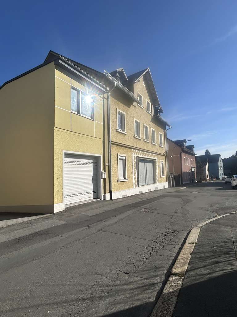 Charmantes MFH mit Potenzial – Stadtrandlage Hof