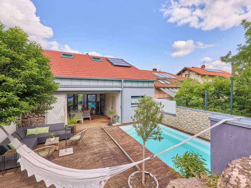 Garten mit Pool