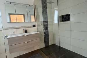 Neues Kapitel in Neuching: Helle möblierte 2-Zimmer-Wohnung mit Terrasse – Weidenweg 1a, 85467 Neuching – Vorschaubild 10