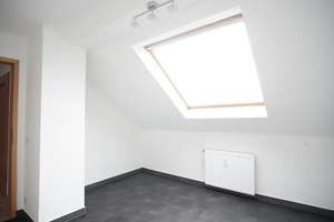 ~  Tolle Dachgeschosswohnung mit neuem Bad + Laminat + ruhig aber zentral ~ – Niebuhrstraße 78, 47138 Obermeiderich, Duisburg – Vorschaubild 7