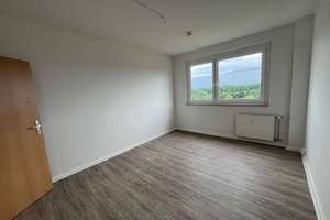 Über den Dächern Zwickaus | 4 Sanierte Zimmer inkl. EBK – Moseler Straße 8, 8058 Pölbitz, Zwickau – Vorschaubild 4