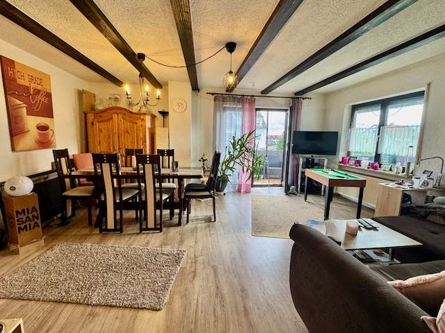 Immobilie in Schaafheim - Sehr gepflegtes Zweifamilienhaus auf einem großzügigen Grundstück direkt in Schaafheim! - Bild 2