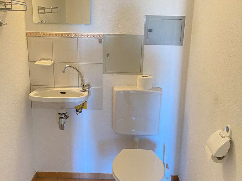 separates WC