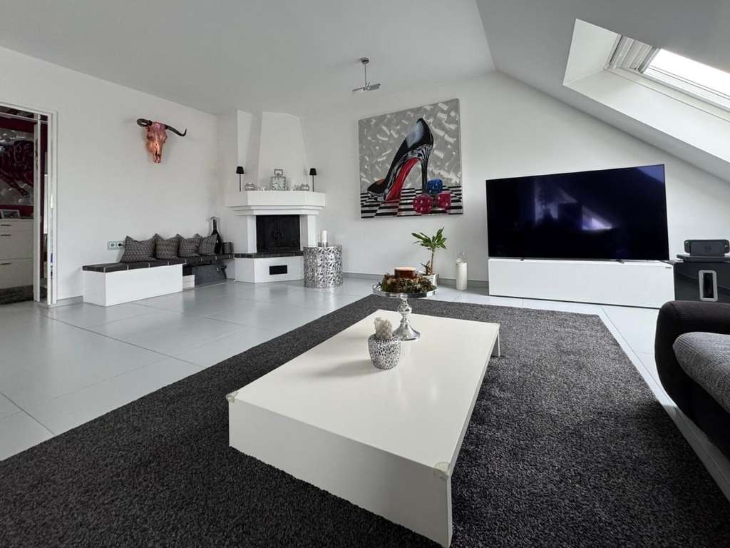 Exklusive 4-Zimmer-Maisonettewohnung mit Balkon und unverbaubarem Blick in bevorzugter Lage von Dort