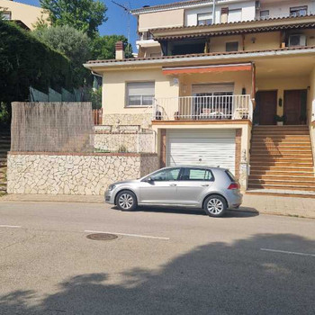 REIHENHAUS IN SANTA COLOMA DE FARNERS ZU VERKAUFEN