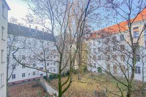 INTERESSANTE UND KLASSISCH SCHÖNE ALTBAUWOHNUNG! RUHIG LAGE IM GARTENHAUS! PROVISIONSFREI! – Greifswalder Straße 150, 10409 Prenzlauer Berg, Berlin – Vorschaubild 3