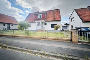 Einfamilienhaus mit großem Grundstück und Sanierungspotenzial! – Die vollständige Adresse der Immobilie erhältst du vom Anbieter., 38268 Lengede – Vorschaubild 1