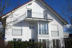 Charmante, sonnige 2-Zimmer-DG-Wohnung mit EBK in Bestlage von Allach